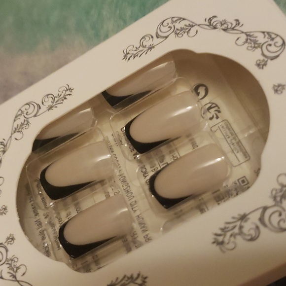 Beautiful Nail Black French Tip Square Manicure Press On Nails Kit - Picture 9 of 11